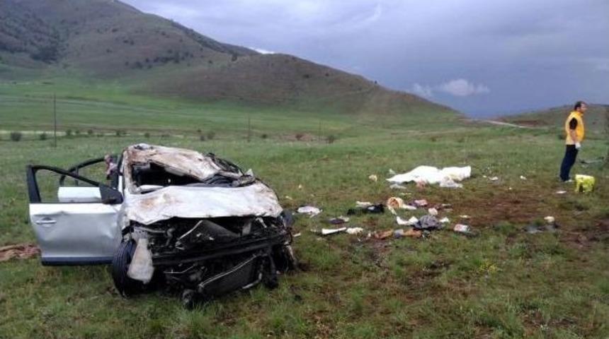 Otomobil Takla Attı 2 &Ouml;l&uuml;, 1 Yaralı