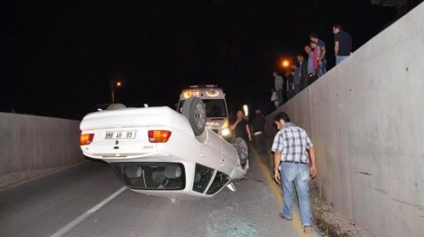 Otomobil Takla Attı: 2 Yaralı