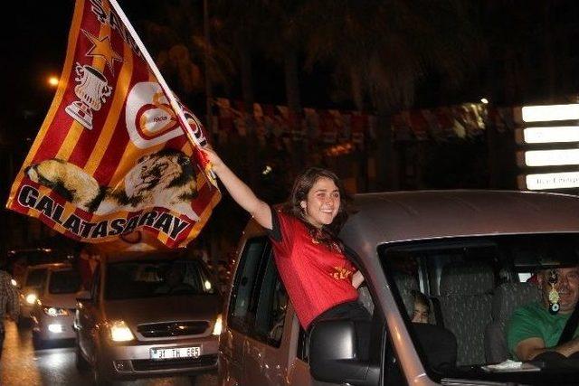 Galatasaray Taraftarları Hatay’da Şampiyonluğu Kutluyor