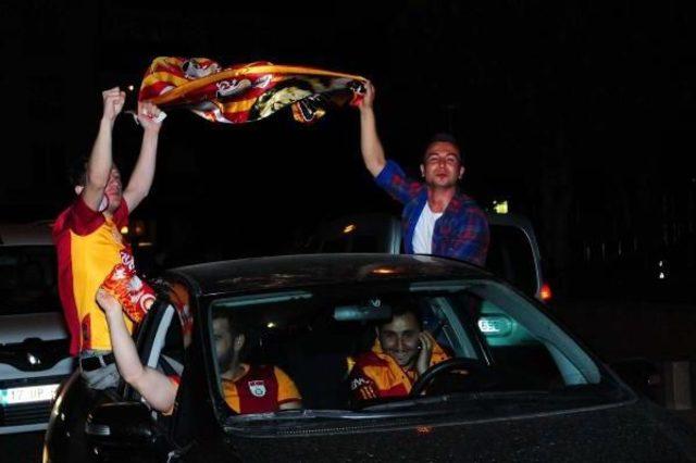 Çanakkale'de Galatasaraylılar Şampiyonluğu Kutladı