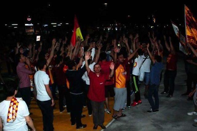 Çanakkale'de Galatasaraylılar Şampiyonluğu Kutladı