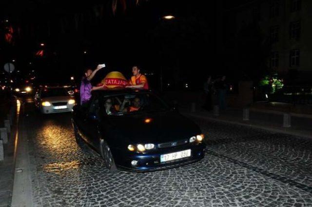 Çanakkale'de Galatasaraylılar Şampiyonluğu Kutladı