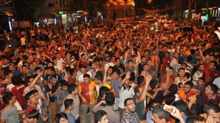 Adıyaman'da Sarı-Kırmızı Sevin&ccedil;