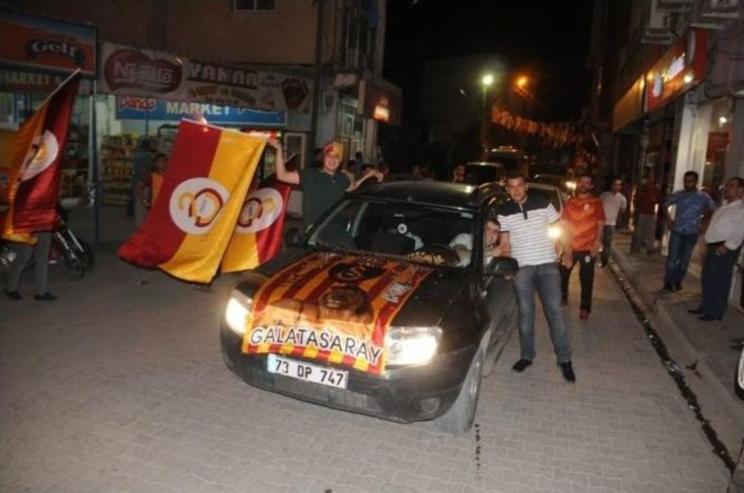 Galatasaray&rsquo;ın Şampiyonluk Sevinci Cizre Sokaklarını Panayır Alanına &Ccedil;evirdi