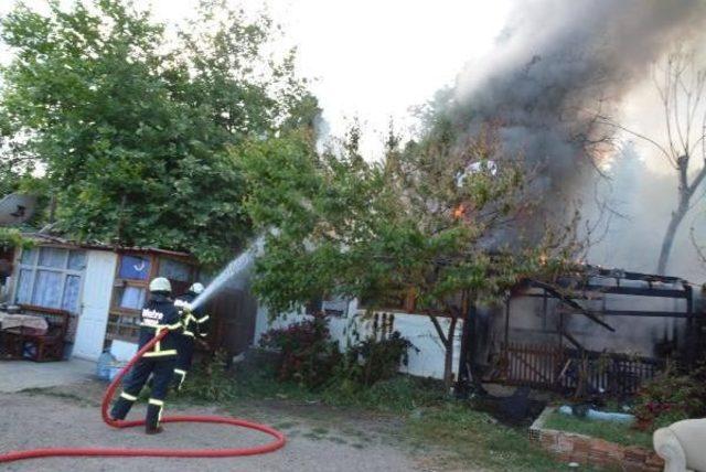 Ocak Yangınında Birçok Bara Kül Oldu