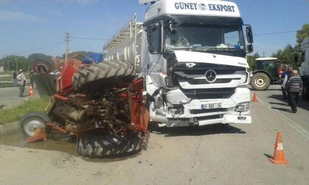 Trakt&ouml;r İle Tır &Ccedil;arpıştı:: 2 &Ouml;l&uuml;