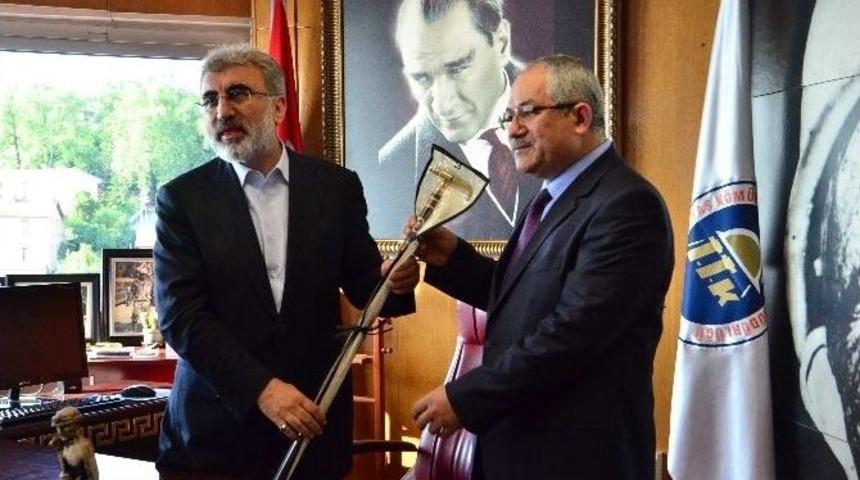 Bakan Yıldız: &ldquo;yerli K&ouml;m&uuml;rden Vazge&ccedil;memeliyiz&rdquo;