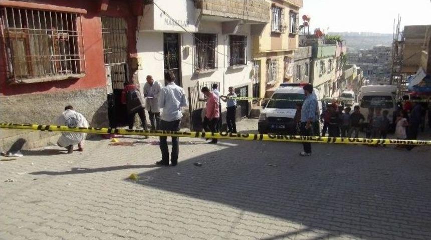 Cezaevi Firarisi &Uuml;vey Oğlunu &Ouml;ld&uuml;rd&uuml;