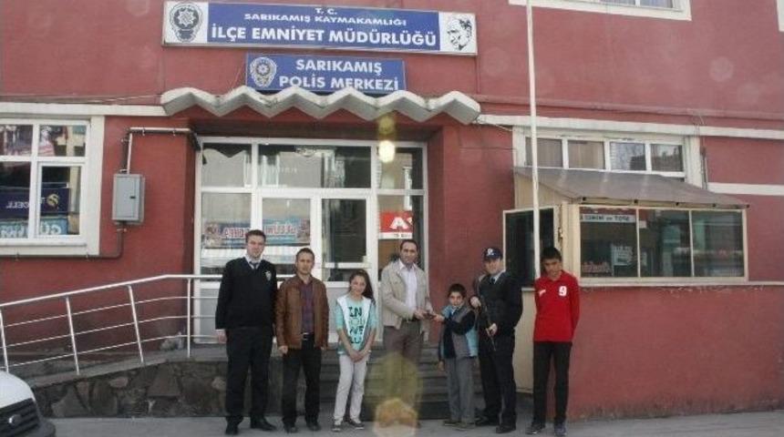 &Ouml;ğrencilerden &Ouml;rnek Davranış