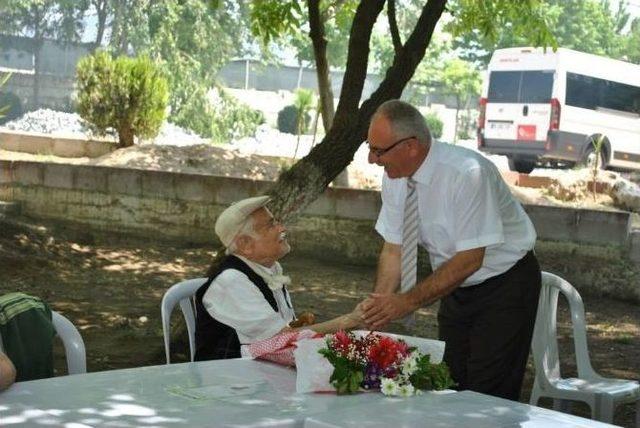 Başkan Kale, Huzurevi Sakinleri İle Bir Araya Geldi