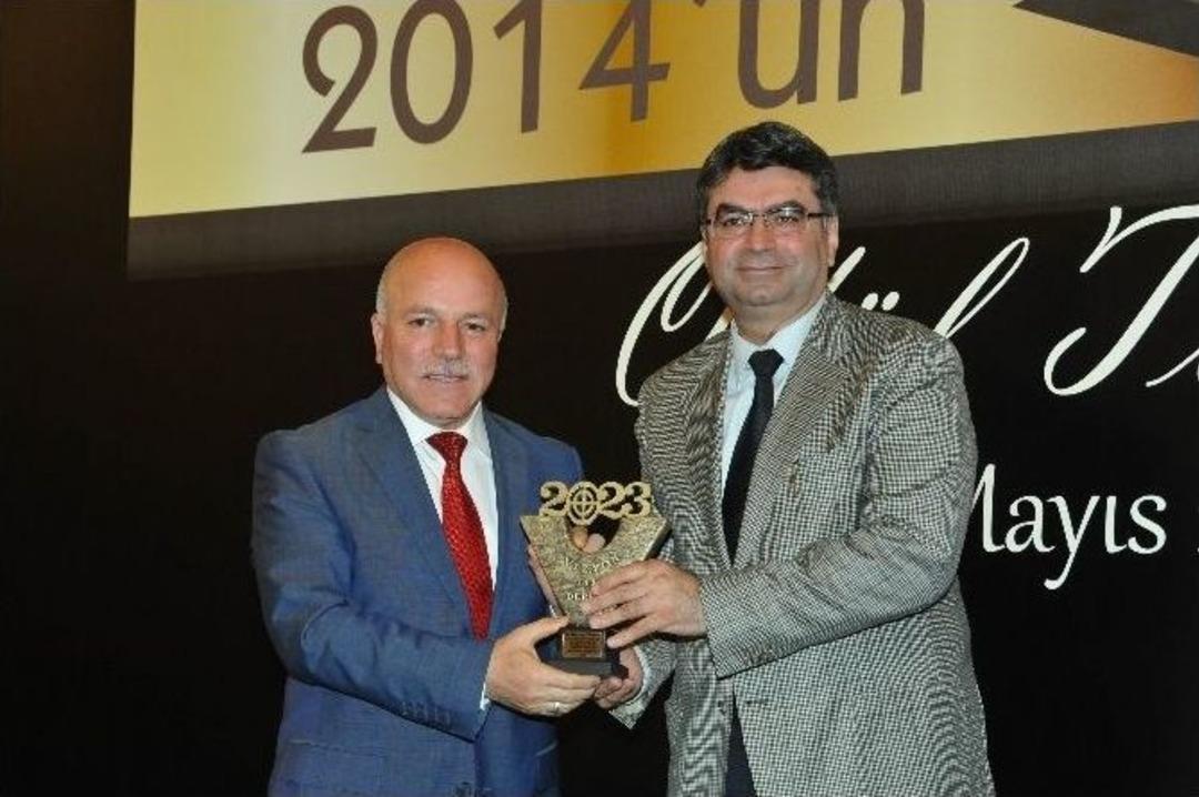 Başkan Sekmen, "yılın B&uuml;y&uuml;kşehir Belediye Başkanı" Se&ccedil;ildi