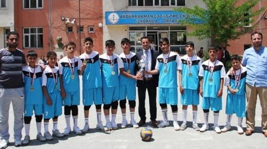 Vanlı İşitme Engelliler İkinci Kez T&uuml;rkiye Şampiyonu