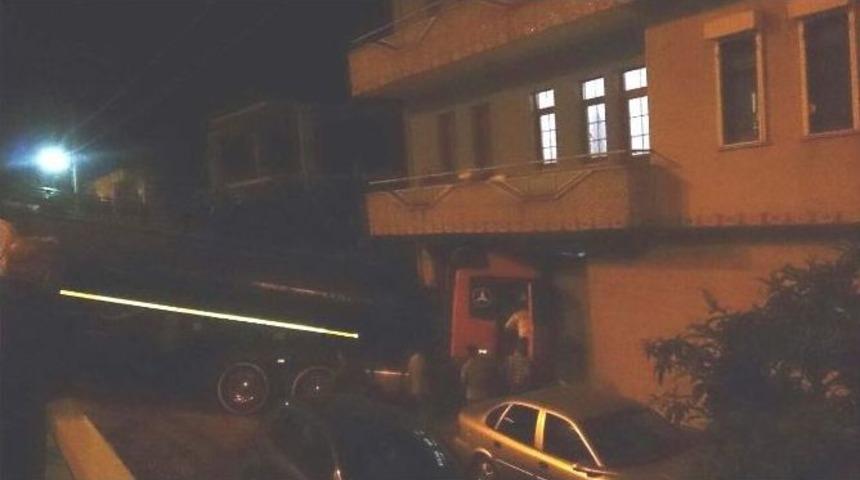 Trabzon&rsquo;da Trafik Kazası: 1 &Ouml;l&uuml;, 1 Yaralı