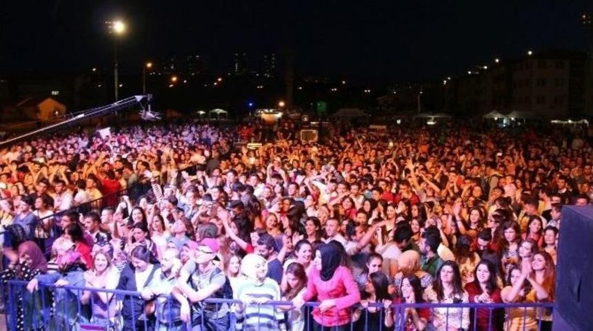 Duman Grubu &Uuml;niversite &Ouml;ğrencileriyle Buluştu