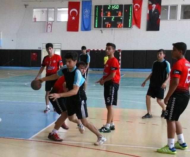 Adana’da Okullararası Hentbol, Kano Ve Atletizm Finalleri Gerçekleştirilecek