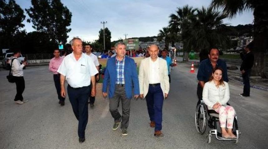 Seferihisar'dan 8 Dilde Barış Şarkıları Y&uuml;kseldi