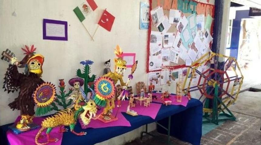 Meksiko Cıty&rsquo;deki T&uuml;rkiye İlkokulu&rsquo;na Donanım Desteği