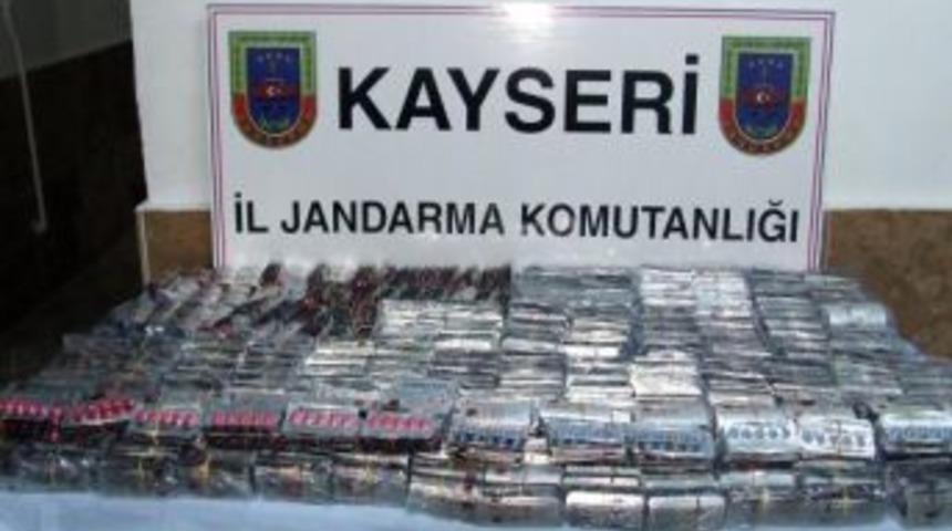 Kayseri&rsquo;De Ka&ccedil;ak Sigara Ve Cinsel Uyarıcı Hap Ele Ge&ccedil;irildi