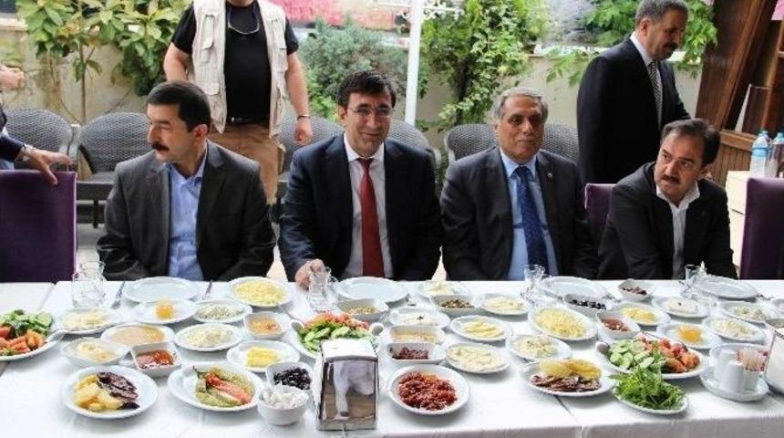 Bakan Yılmaz, Siirtlilerle Buluştu