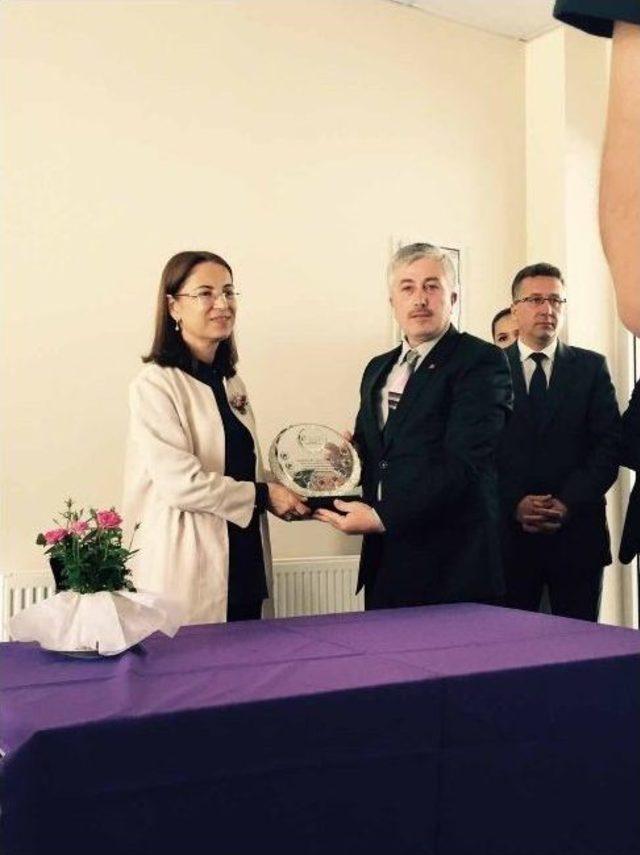 Balkan Wushu Federasyonundan Bakan İslam’a Plaket