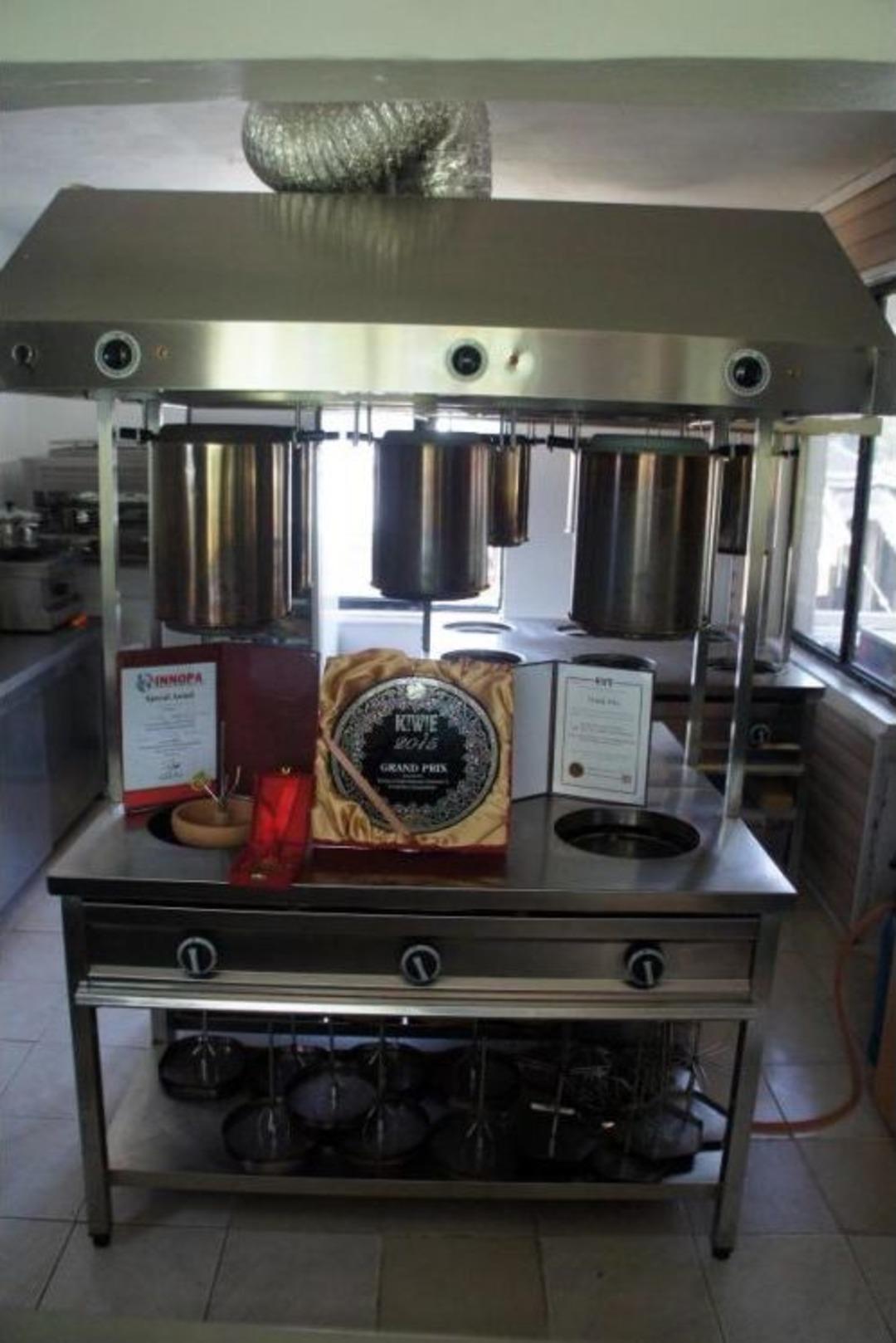 Tenekede Tavuk Pişirme Tekniği T&uuml;rkiye'ye &Ouml;d&uuml;l Getirdi