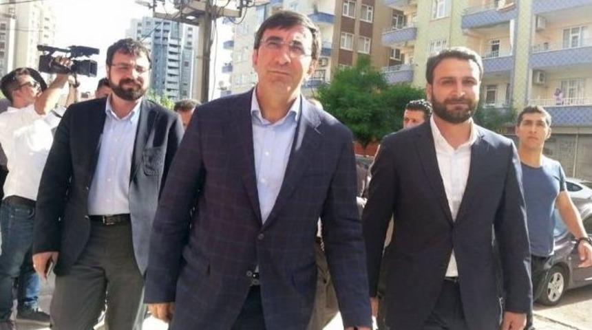 Bakan Yılmaz, Ziyaretlerini S&uuml;rd&uuml;r&uuml;yor