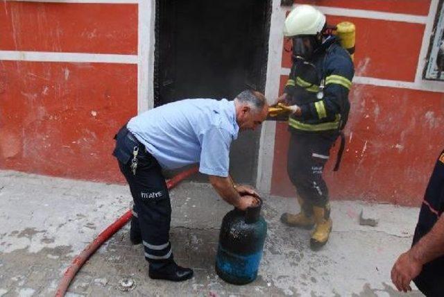 Mutfakta Çıkan Yangını Itfaiye Söndürdü