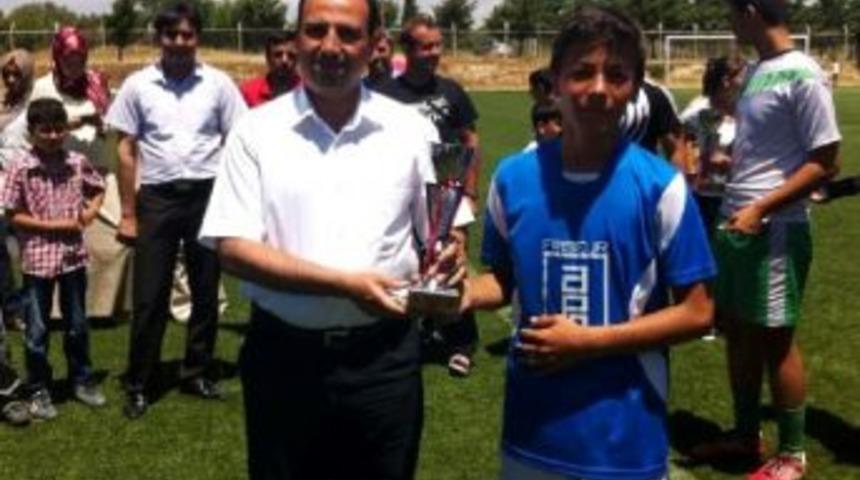 Altın&ouml;z&uuml;&rsquo;nde Ortaokullar Arası Futbol Turnuvası