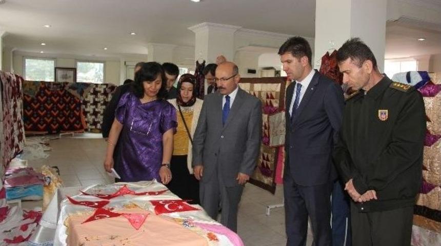 Engelliler H&uuml;nerlerini Sergiledi&rlm;