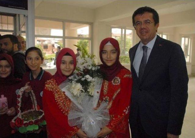 Bakan Zeybekci, Konferans Salonu Açılışında Menderes Için Fatiha Okuttu