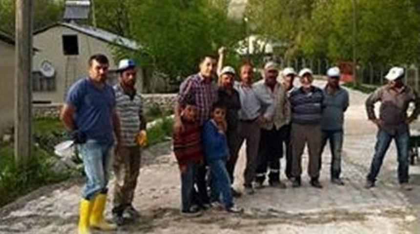 G&uuml;r&uuml;n&rsquo;de K&ouml;y Yollarında Parke Taşı D&ouml;şeme &Ccedil;alışmaları