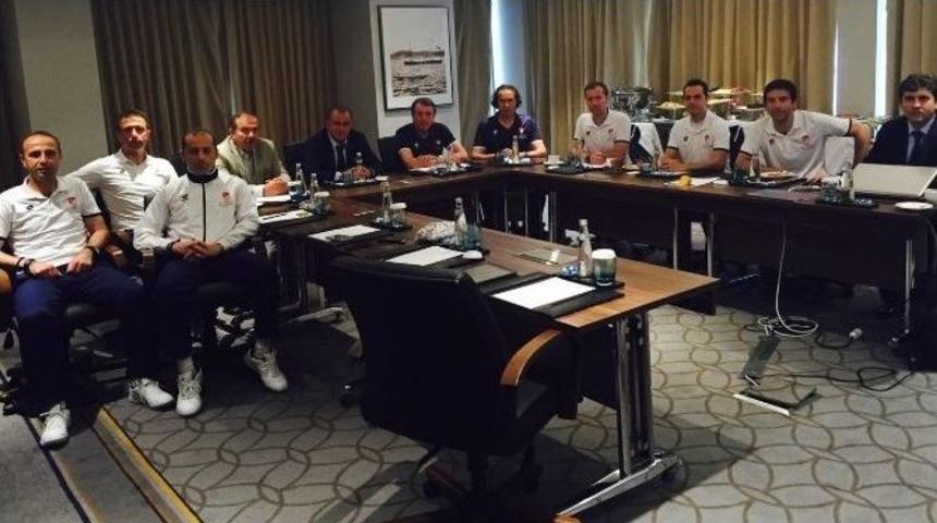 C&uuml;neyt &Ccedil;akır, Terim İle Bir Araya Geldi