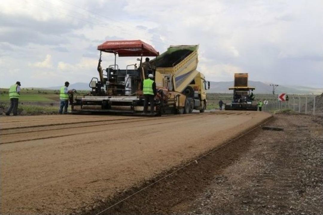 Evliyalar Yolu Asfaltlanıyor