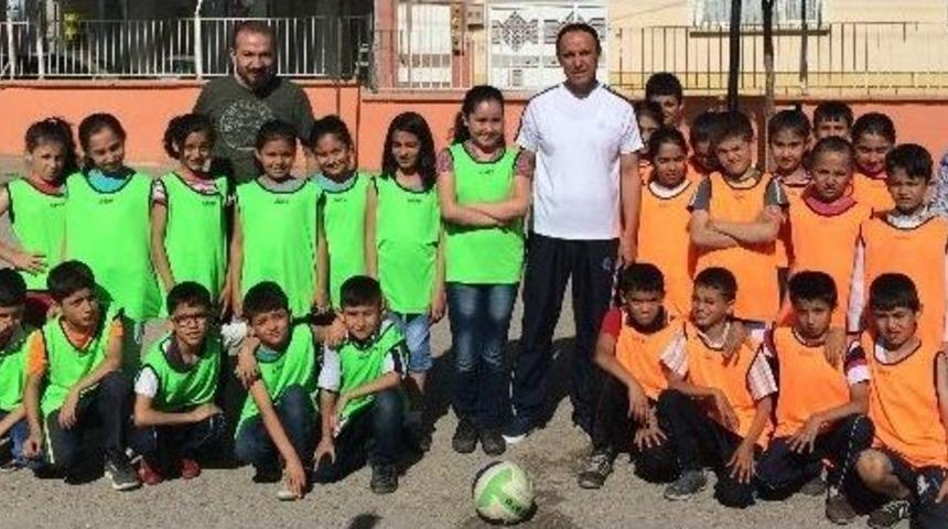 Şehit Adem Yavuz İlkokulu &Ccedil;ocuk Oyunları Şenlikleri Başladı