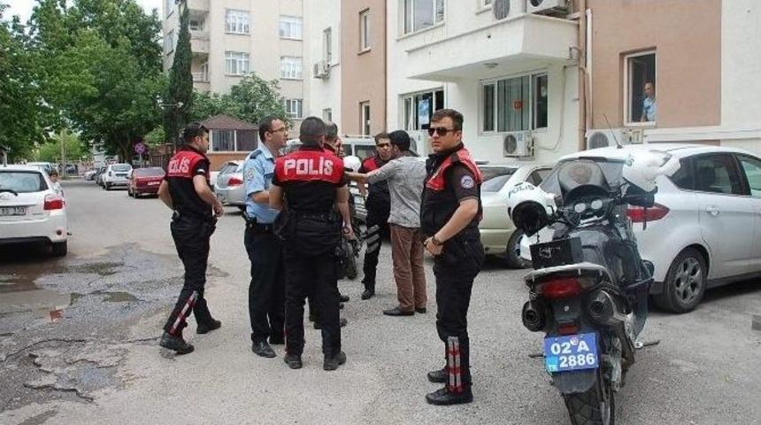 3 Şahsın Bı&ccedil;aklı Saldırısına Uğradı