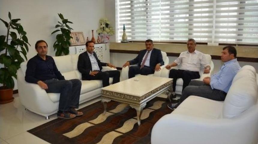 Yeni Malatyaspor Y&ouml;netimi, Başkan G&uuml;rkan&rsquo;ı Ziyaret Etti