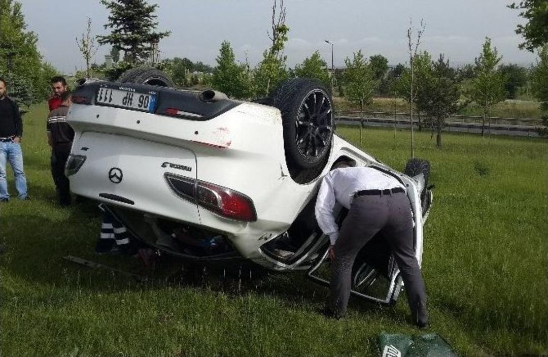 Virajı Alamayıp Takla Attı: 4 Yaralı