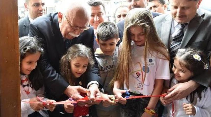 Bakan Avcı, Tayları Sevdi (2)