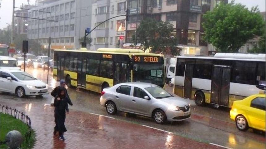 Bursa Yağmura Teslim Oldu
