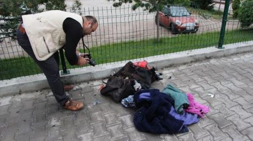 Bomba Korkusu Yaratan &Ccedil;antadan Kıyafetler &Ccedil;ıktı