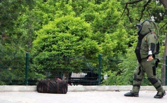 Bomba Korkusu Yaratan Çantadan Kıyafetler Çıktı