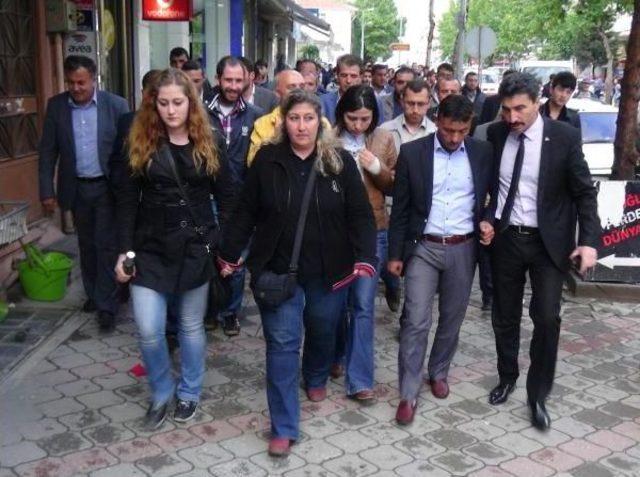 Cumhurbaşkanı'nı Bozkurt Işaretiyle Selamlayan Kadın Gözaltına Alındı
