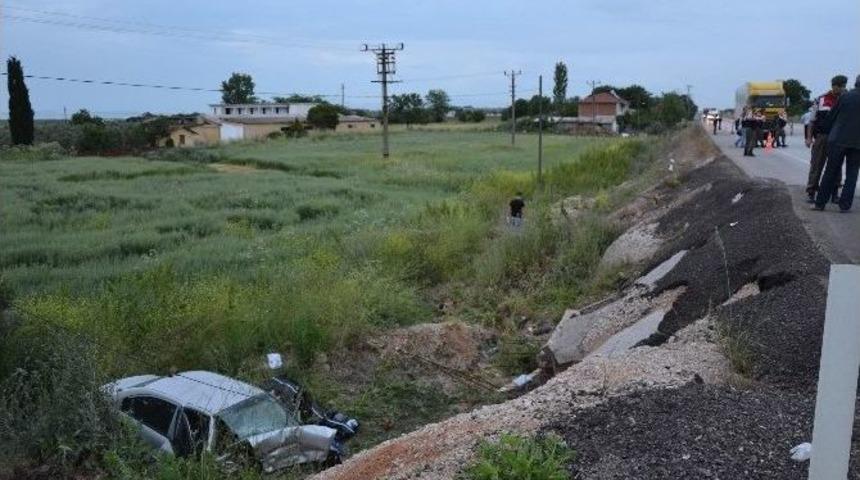 Biga&rsquo;da Trafik Kazası: 3 &Ouml;l&uuml;