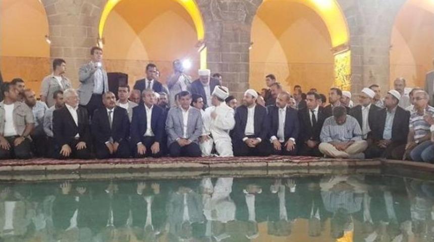 Davutoğlu, K&uuml;rt&ccedil;e Mevlit Programına Katıldı