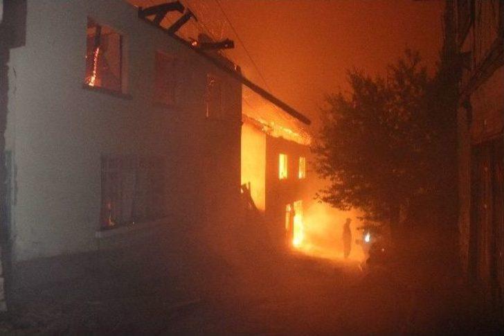 Safranbolu’da 3 Ev Alevlere Teslim Oldu G1