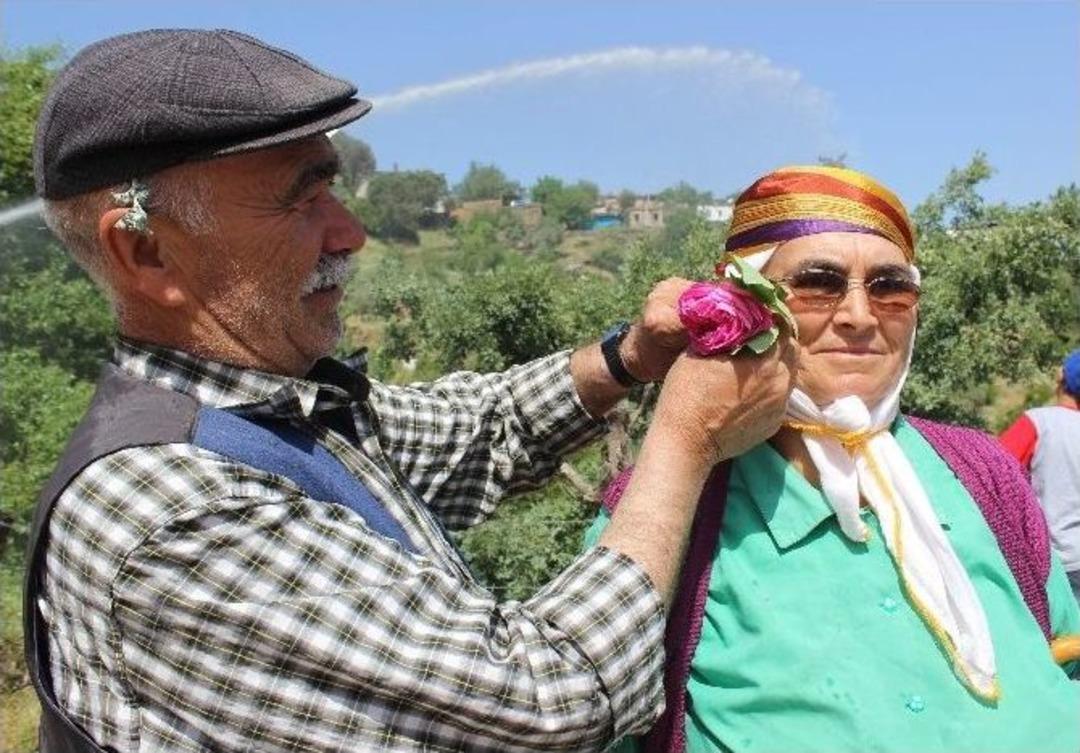 Aydın&rsquo;ın En Centilmen Erkekleri Bu K&ouml;yde Yaşıyor