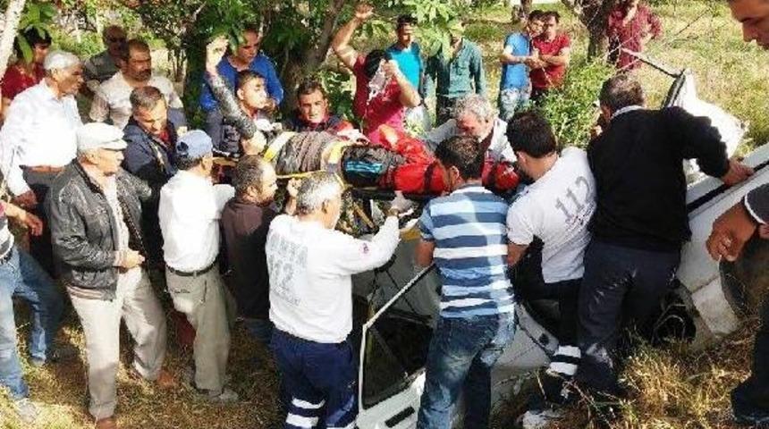 Otomobil Bah&ccedil;eye U&ccedil;tu: 2 Yaralı