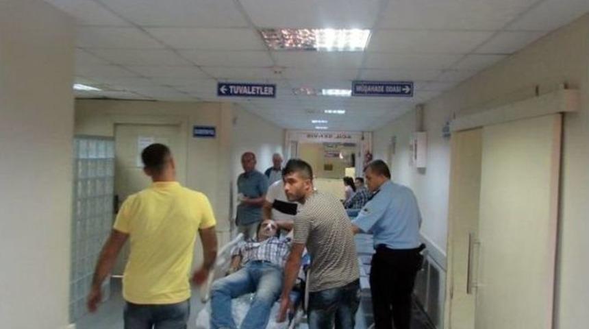 Polis Aracı Otomobil İle &Ccedil;arpıştı: 5 Yaralı