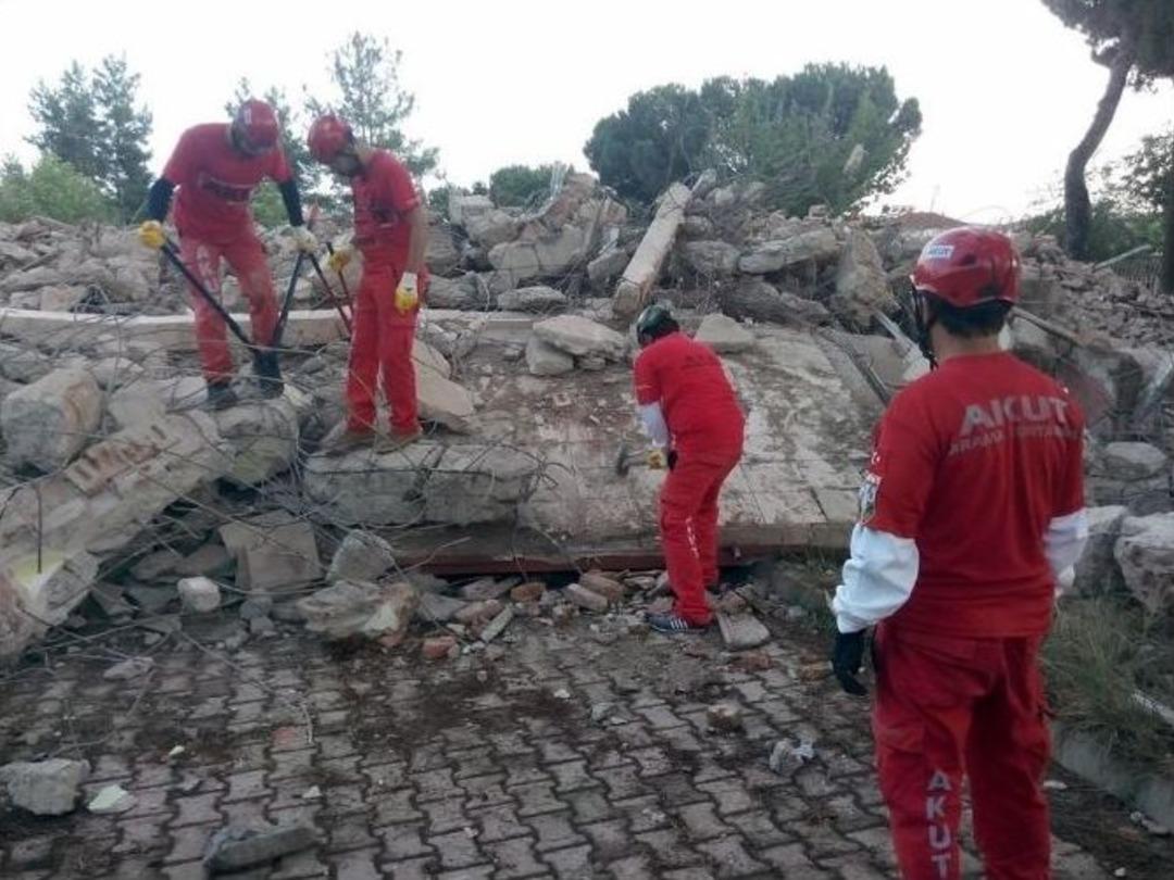 Yıkılan Okulda Eğitim Verildi