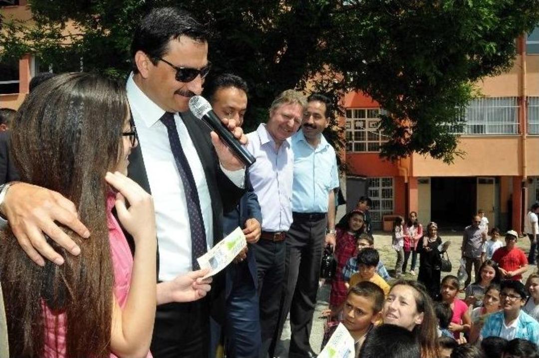 &Ccedil;ocuklardan Başkan Ak&rsquo;a Sevgi Seli